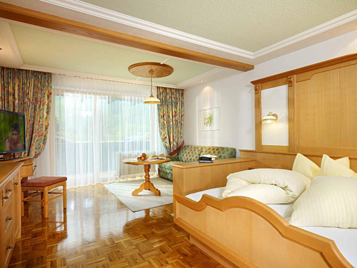 Hirschen Wohlfuehlhotel Schoppernau Exteriör bild